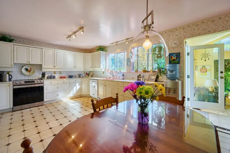 4228 CRAIGFLOWER DRIVE - photo 4 of 25