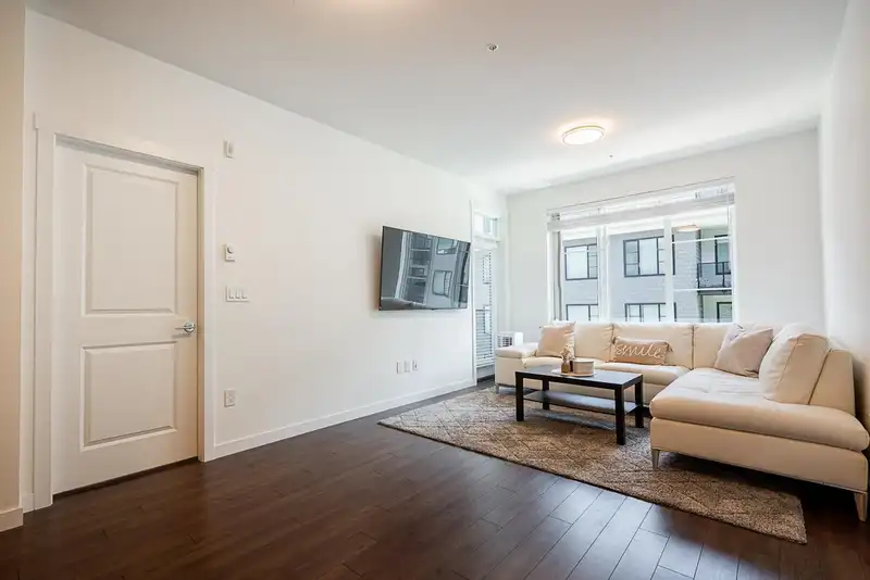 407 15815 85 AVENUE - photo 4 of 36