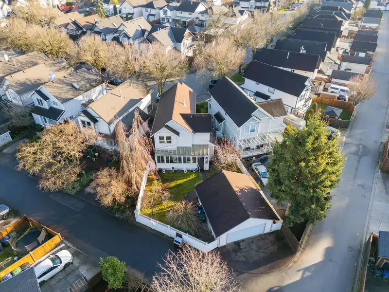 18451 66 AVENUE - photo 3 of 38