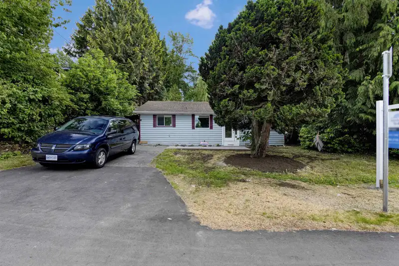18460 74 AVENUE - photo 2 of 39
