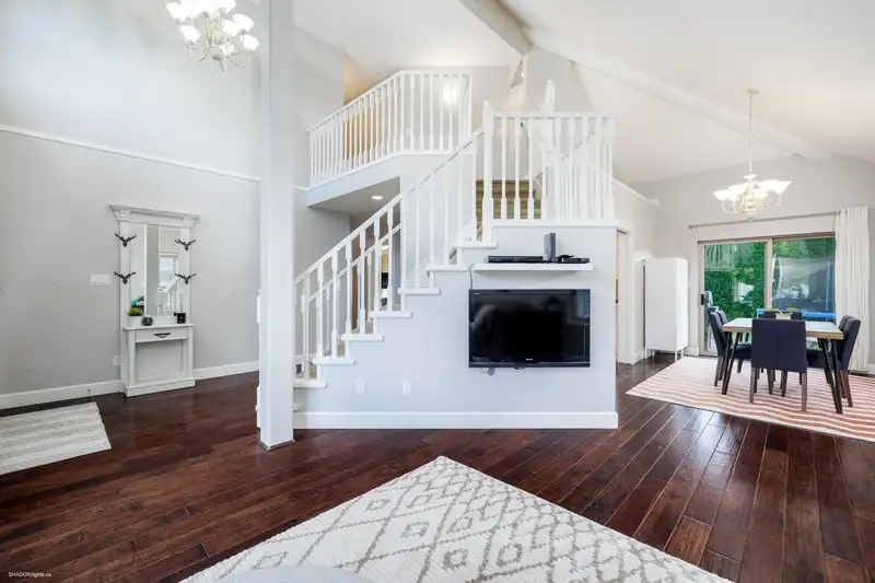 18118 68A AVENUE - photo 4 of 27