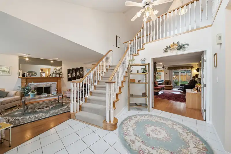 6142 184A STREET - photo 4 of 20
