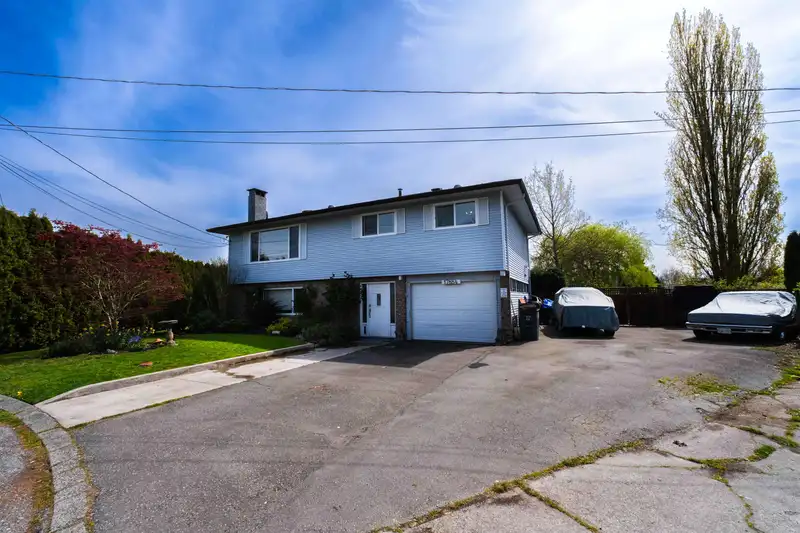 17884 57 AVENUE - photo 1 of 37