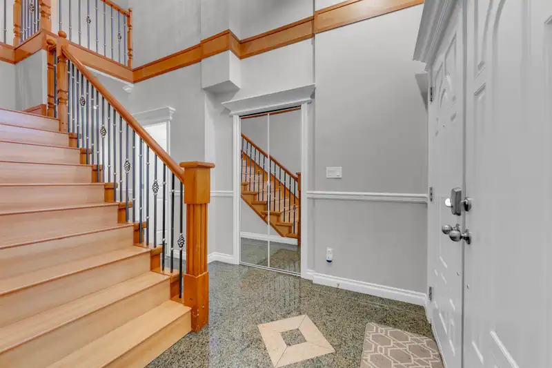 14570 67A AVENUE - photo 4 of 26