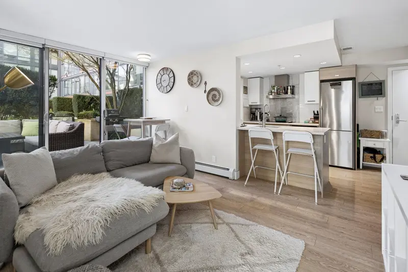 220 1783 MANITOBA STREET - photo 3 of 25