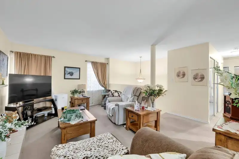 7978 126A STREET - photo 4 of 25