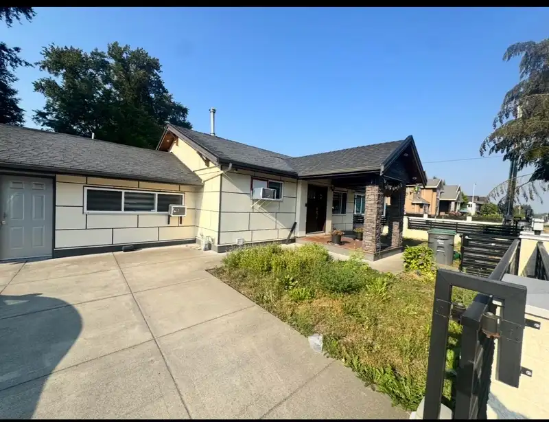 13317 84 AVENUE - photo 3 of 5
