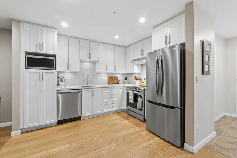 111 2678 DIXON STREET - photo 2 of 25