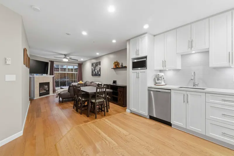 111 2678 DIXON STREET - photo 3 of 25