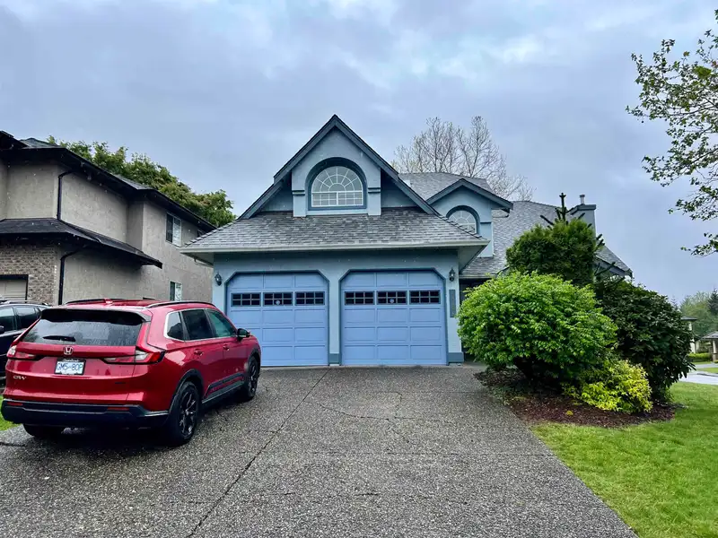 14206 86 AVENUE - photo 1 of 36