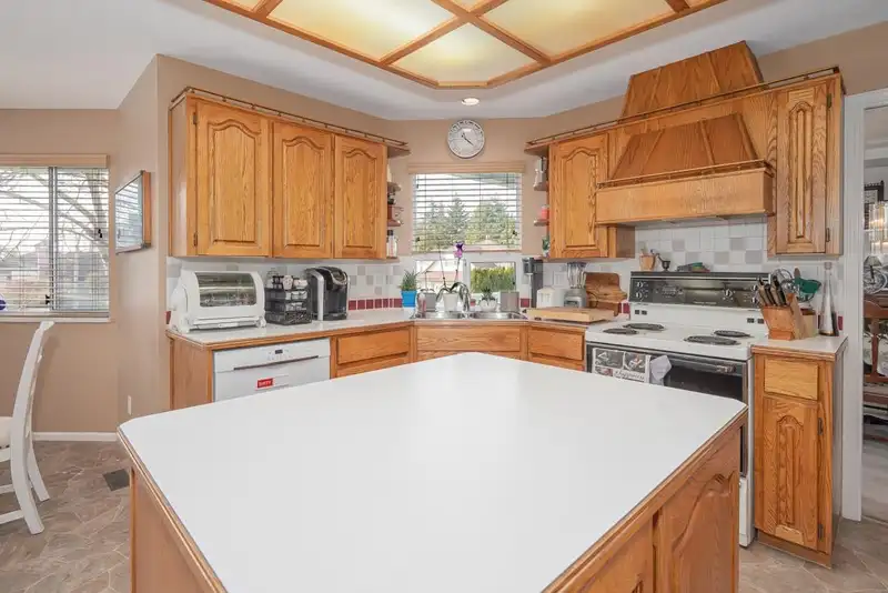 14206 86 AVENUE - photo 4 of 36