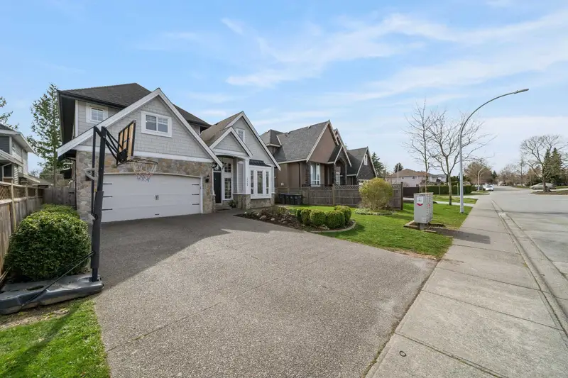 15830 80A AVENUE - photo 2 of 25