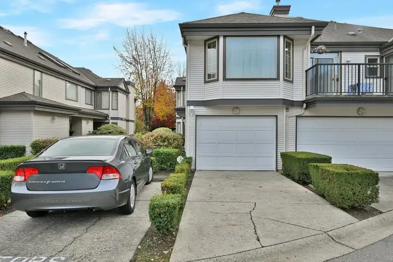 28 15840 84 AVENUE - photo 1 of 31