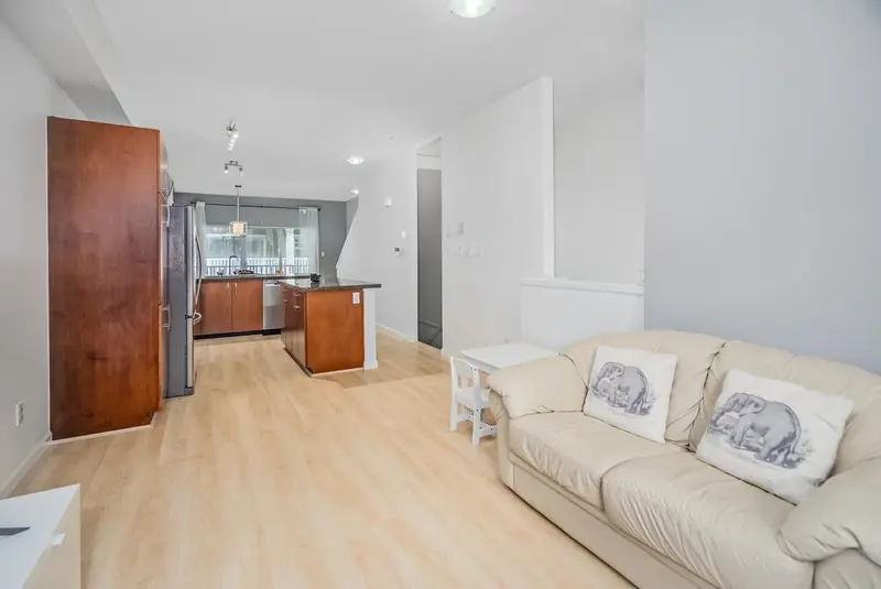 35 935 EWEN AVENUE - photo 4 of 25