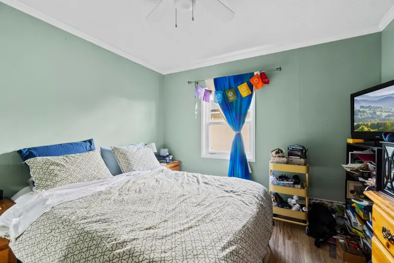 570 COLBY STREET - photo 4 of 18