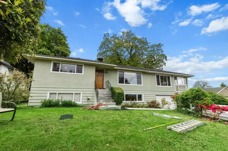 13768 114A AVENUE - photo 2 of 14