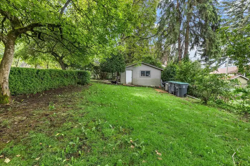 13768 114A AVENUE - photo 3 of 14