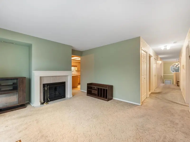 16 19797 64 AVENUE - photo 3 of 25