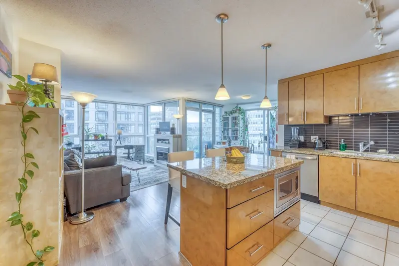 501 1189 MELVILLE STREET - photo 2 of 25