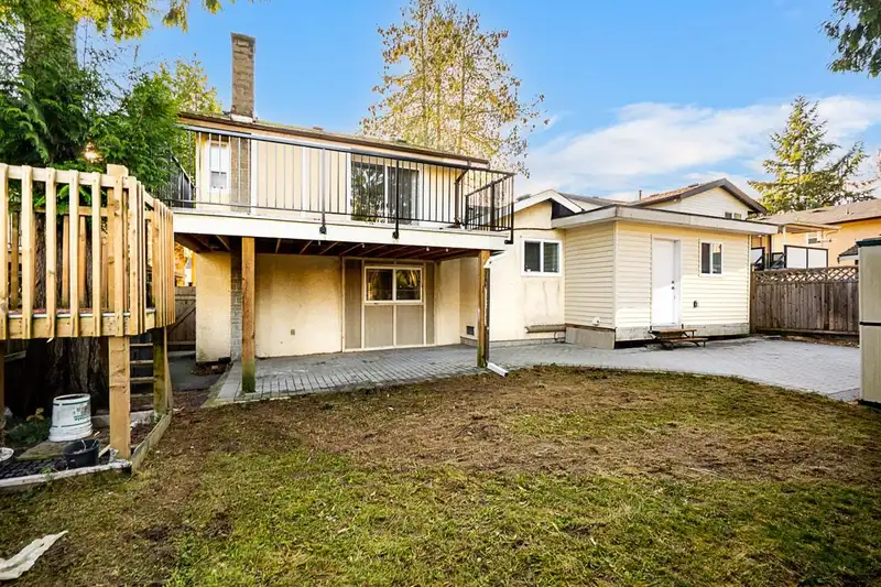 13261 66B AVENUE - photo 4 of 29