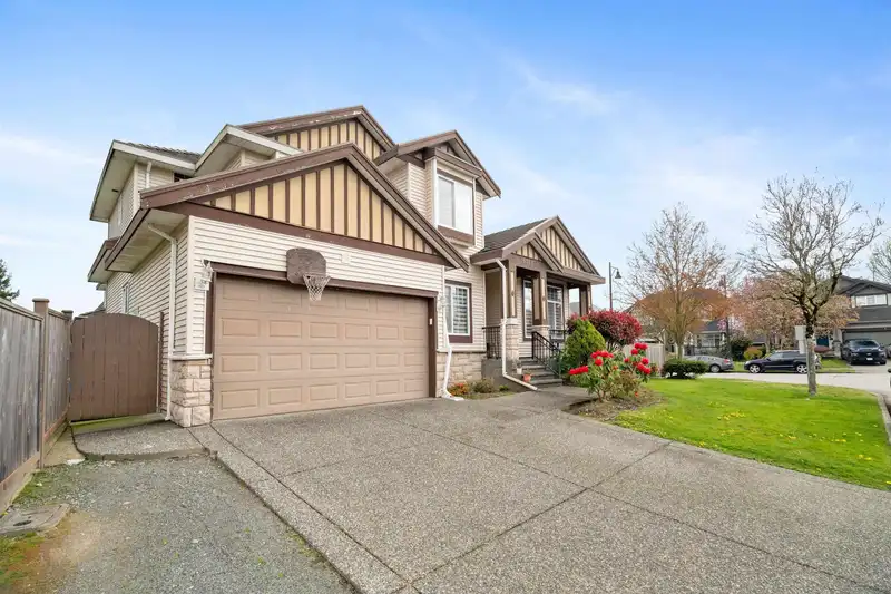 6312 166A STREET - photo 2 of 29